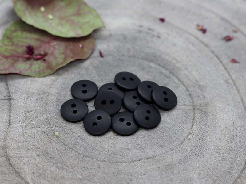 Atelier Brunette Knopf "Classic Matte", 10mm, Schwarz