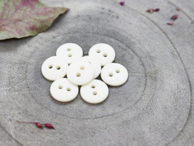 Atelier Brunette Knopf "Classic Shine", 12mm, Offweiß