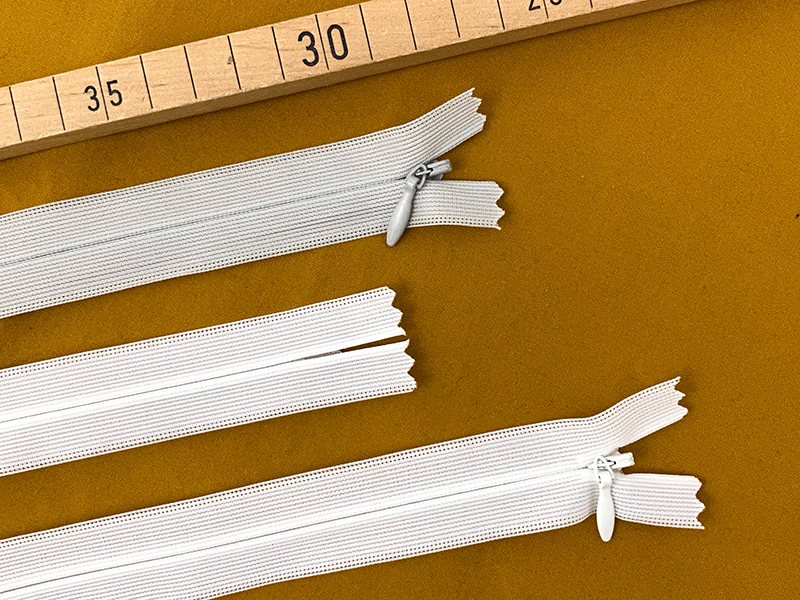 Nahtverdeckter Reißverschluss, 25 cm hell