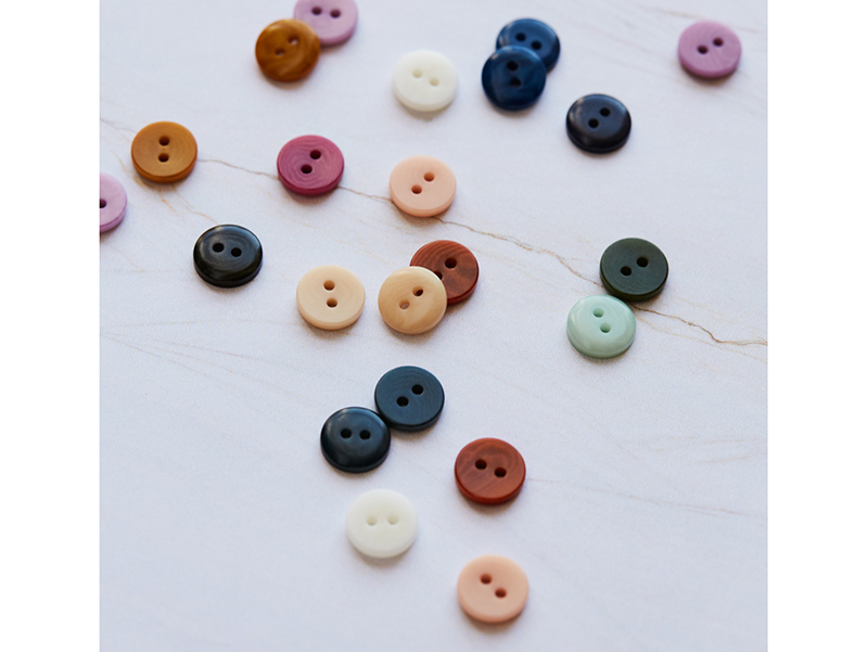 Mind the Maker 2-hole Corozo Button "Cobalt Blue", 11mm – Bild 2