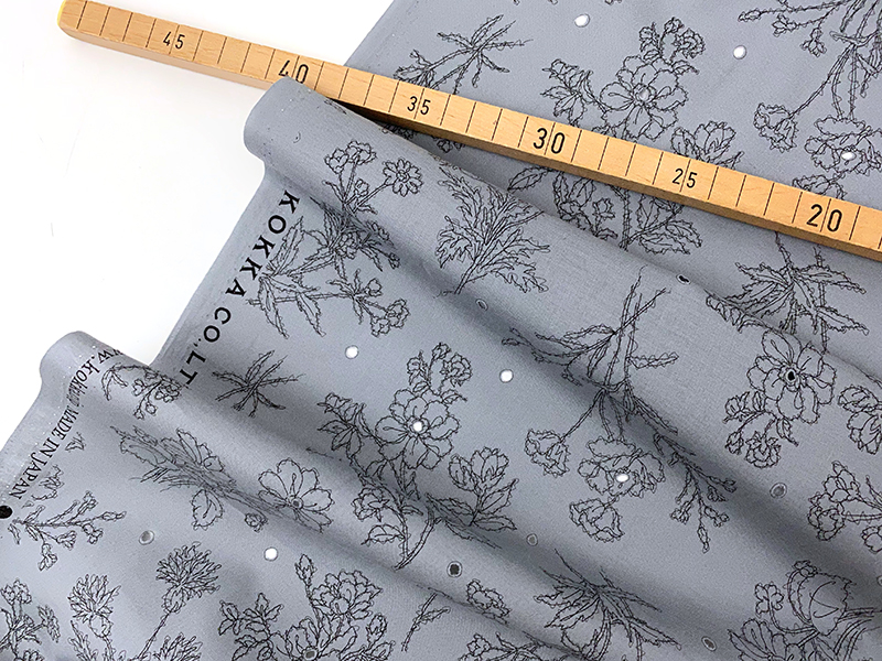 Kokka Embroidery Lawn, Silbergrau