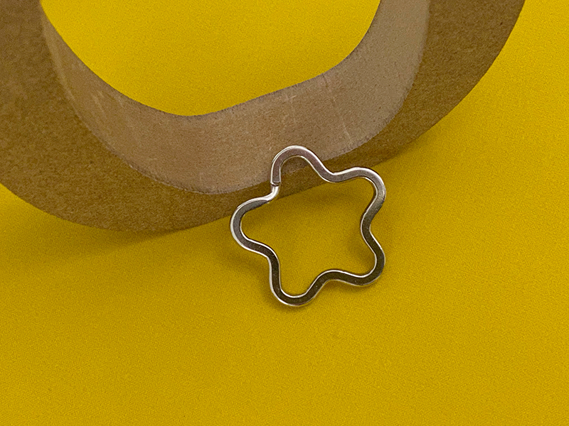 Schlüsselring Blume 26mm, Silber