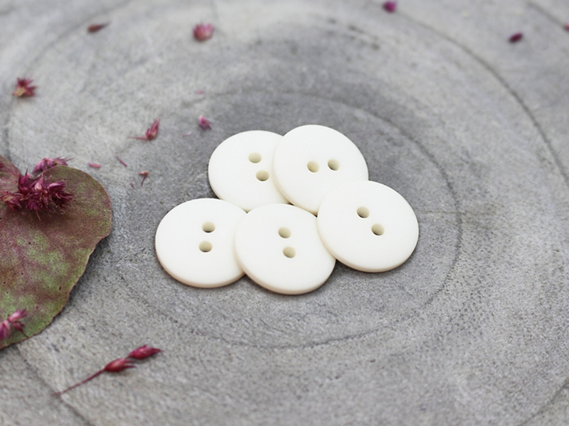 Atelier Brunette Knopf "Classic Matte", 12mm, Off-White