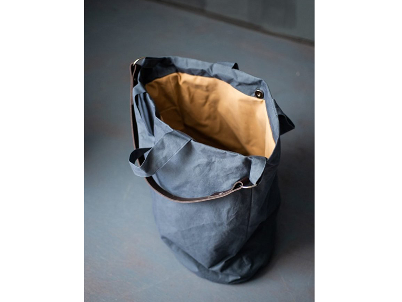 Jack Tar Bag (Merchant and Mills) Nähpaket, Dry Oilskin Cobalt & Imprint Cloud9 – Bild 3