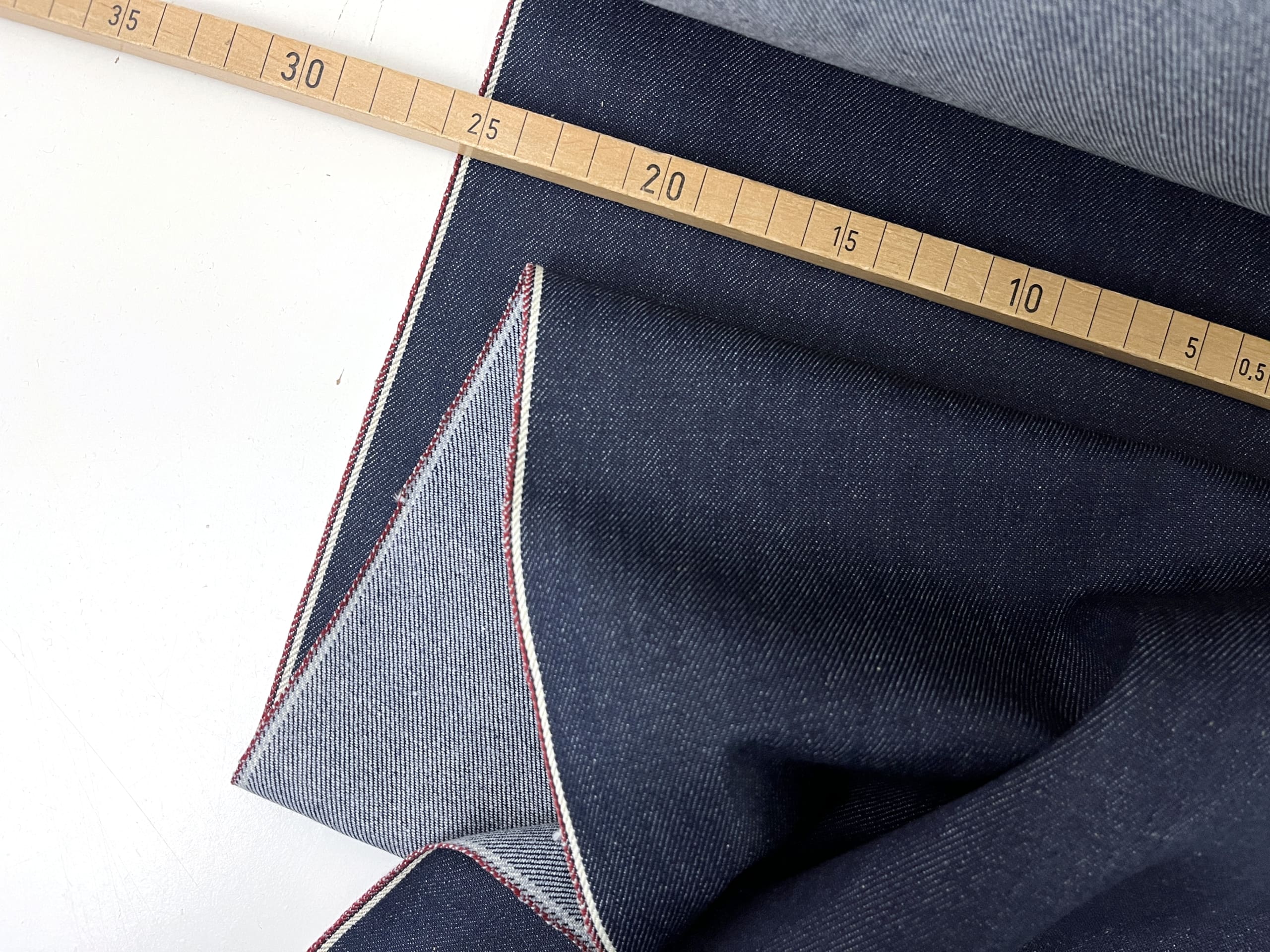 Japanischer Selvedge Denim Raw 12oz, Dark Indigo Red Selvedge