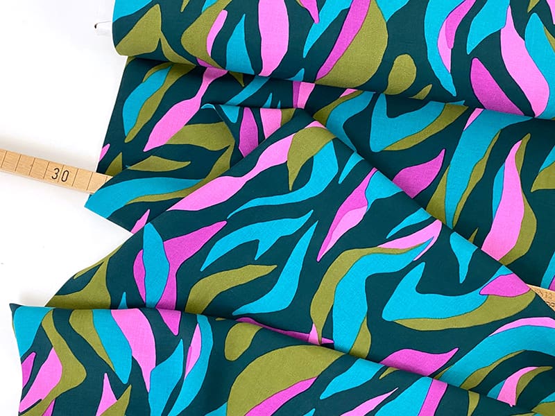 Reststück! 0,50m Viskosewebstoff Abstract Leaves, Fuchsia Grün, Ecovero