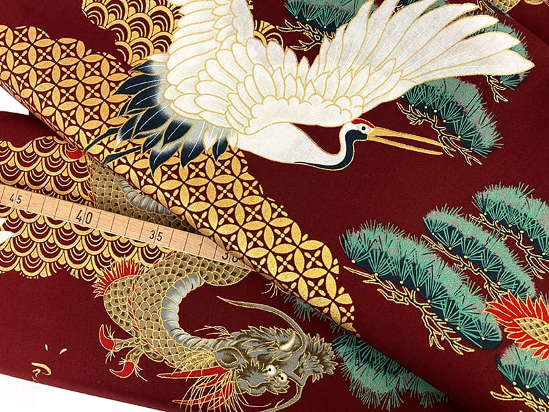 Kraniche Drachen Goldmetallic, Baumwollstoff Cosmo Japan, Dunkelrot – Bild 2