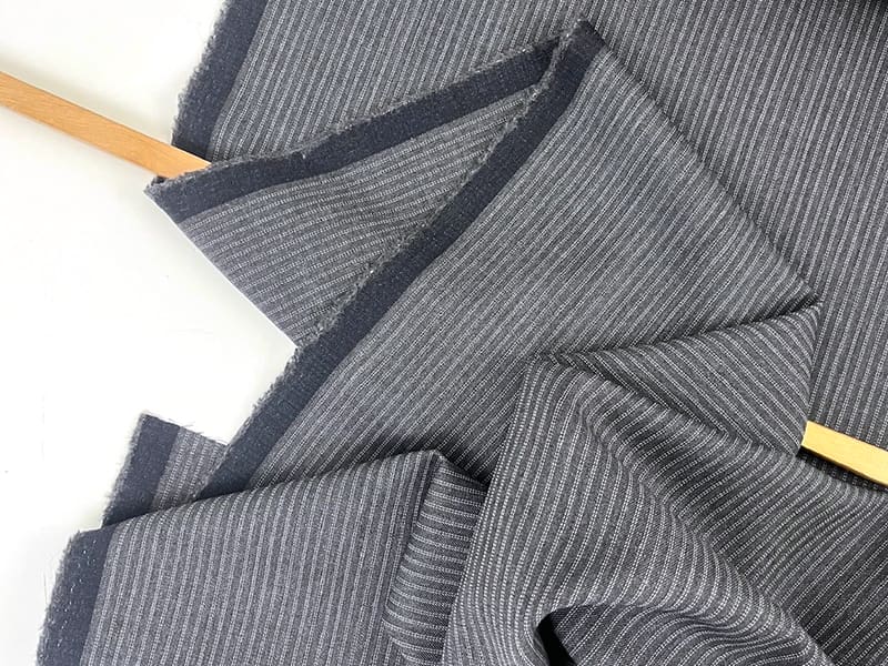 Designerleftover feine Sommerwolle, Grau Nadelstreif – Bild 2